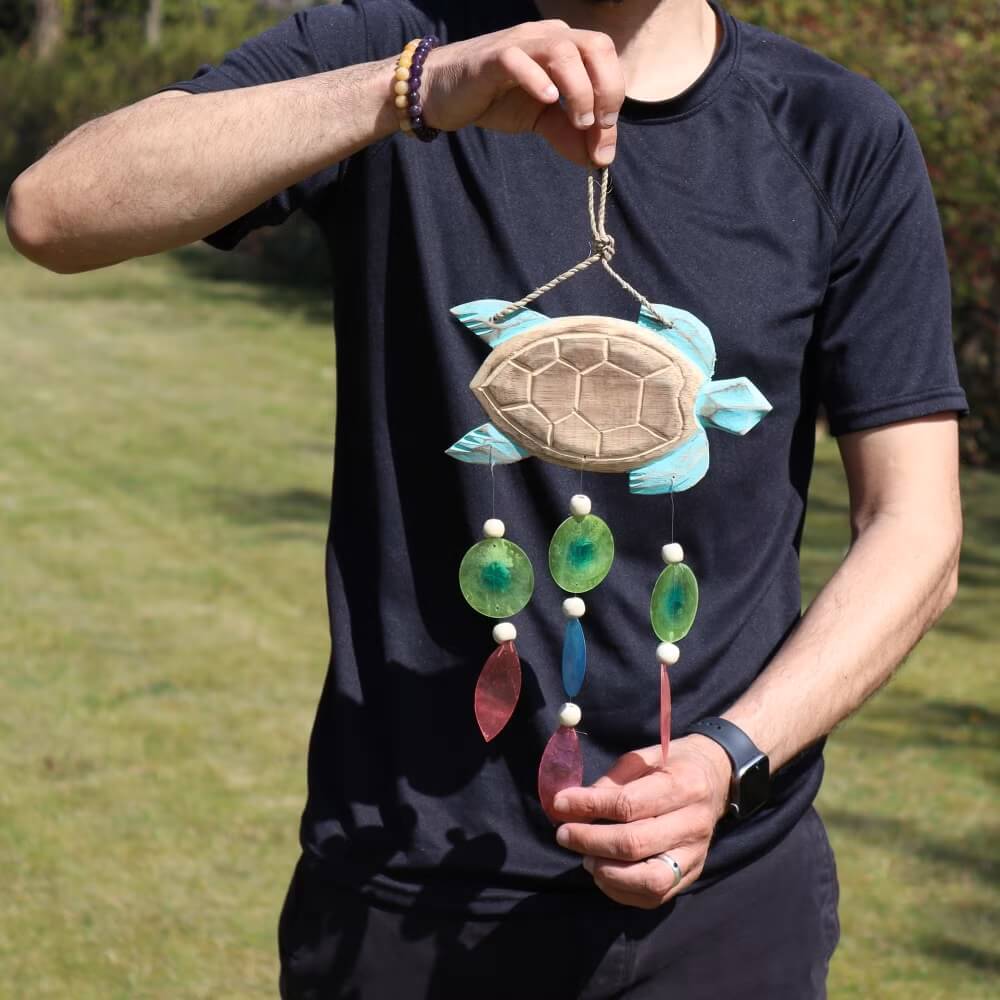 drewniany dzwonek wietrzny w kształcie żółwia