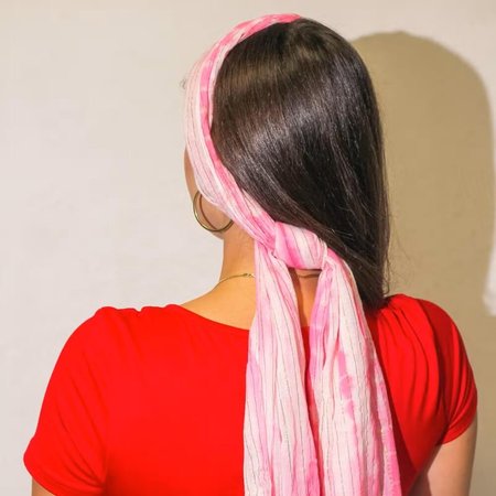 Chusta plażowa Nomad Sari - różowa ze złotą nitką