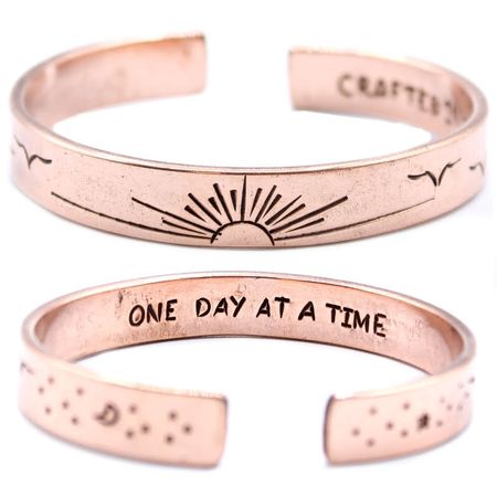 Inspirujące miedziane bransoletki – Symbole