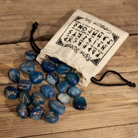 Kamień runiczny, alfabet runiczny - Lapis