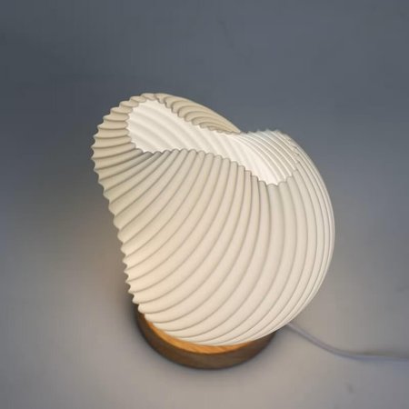 Kremowa lampa stołowa New Wave Shell Twist USB