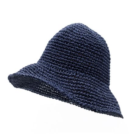 Słomkowy kapelusz damski w kolorze granatowym