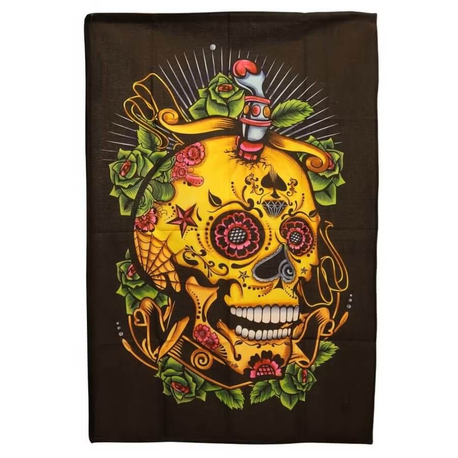 Tkanina na ścianę 70 x 110 cm z żółtą czaszką i różami w stylu Día de los Muertos